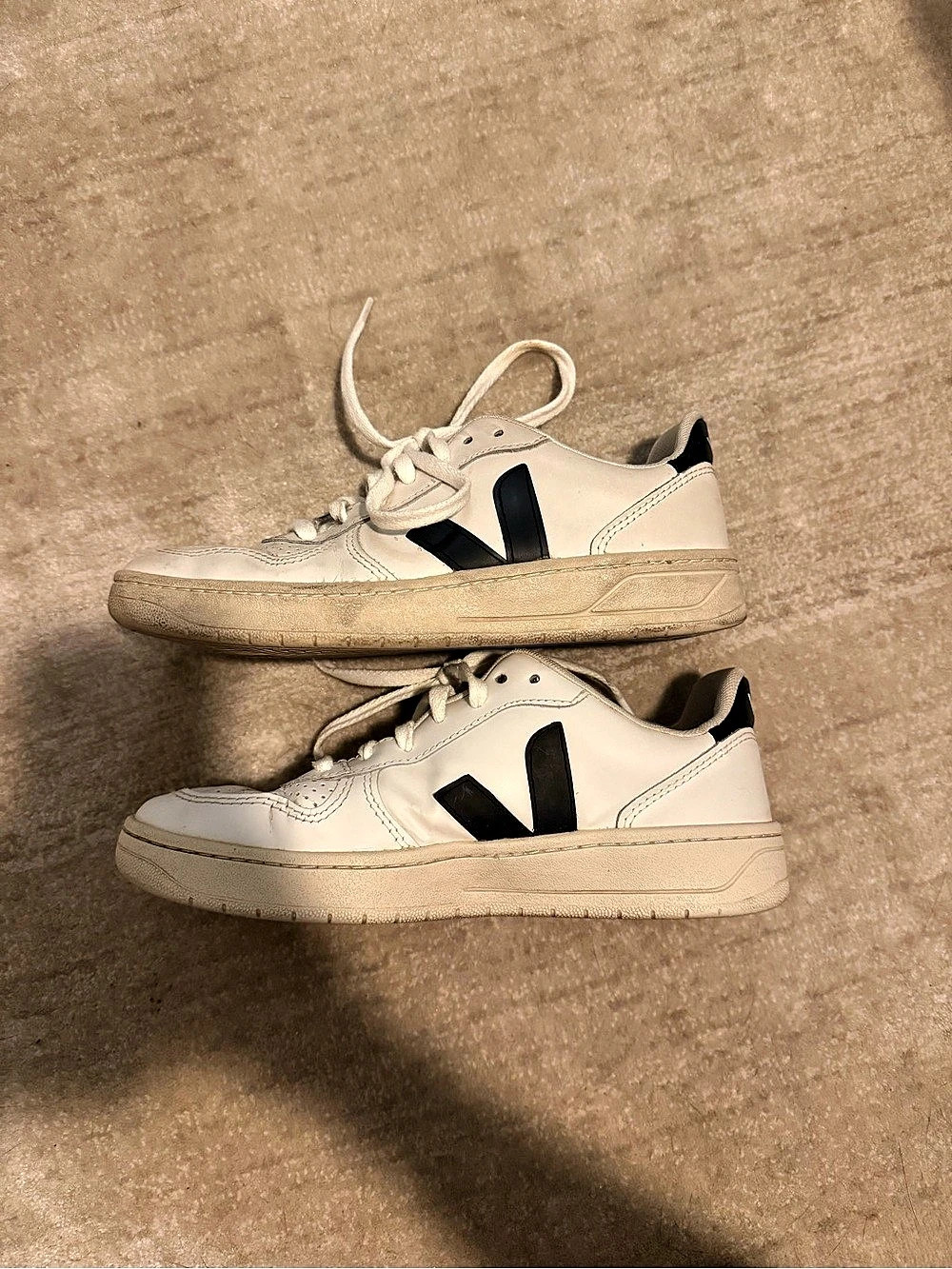 Veja V-10 Leather White Black Sneakers EU 39